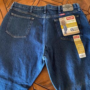 Men's Wrangler 40 x 30 relaxed fit jeans